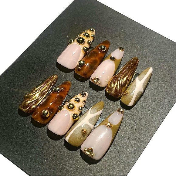 GOLD GIRL ✨ press on nails - Picture 3 of 4